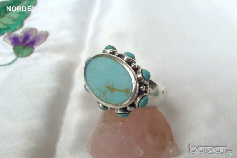 Прекрасен Овален Сребърен Пръстен с Естествени Тюркоази, снимка 1