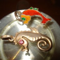 Сребърна висулка рибка с емайл, снимка 2 - Колиета, медальони, синджири - 17807587