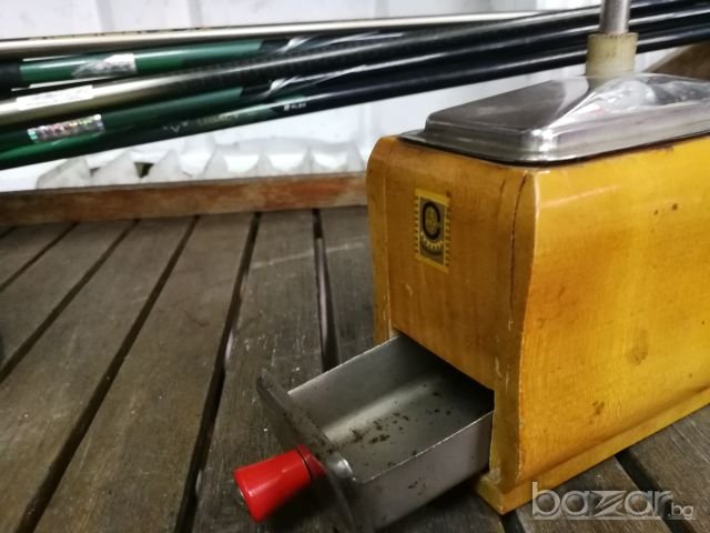 Стари ръчни мелачки, снимка 16 - Други ценни предмети - 21043927