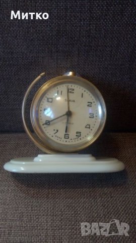 Стар часовник Слава от бившата СССР - работещ., снимка 1 - Антикварни и старинни предмети - 24489291