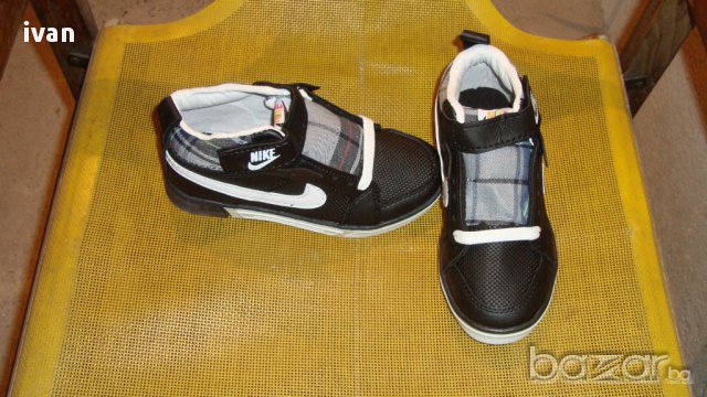 Светещи Маратонки Nike, снимка 1 - Детски маратонки - 8325298