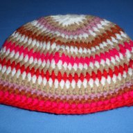 Продавам ръчно плетени шапки, снимка 3 - Шапки - 13750183