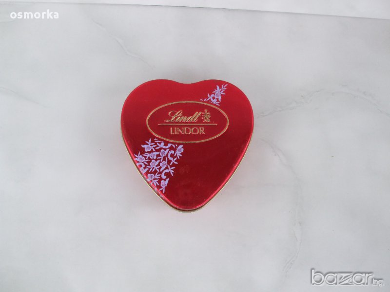 Метална кутия от бонбони във формата на сърце за колекционери Lindt Lindor , снимка 1