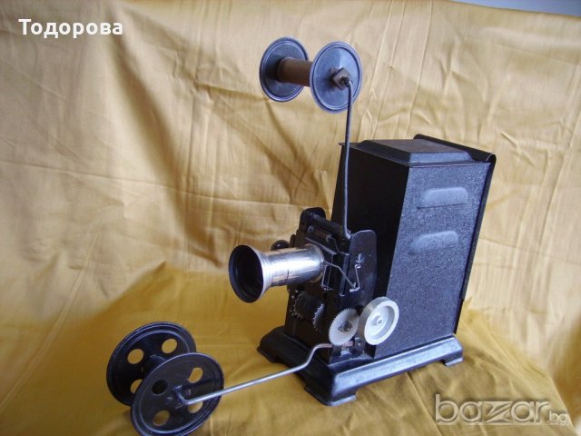 Кинопроектор от периода на нямото кино, снимка 2 - Антикварни и старинни предмети - 20411635