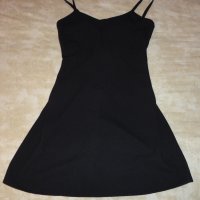 Малка черна рокля, снимка 1 - Рокли - 20320730
