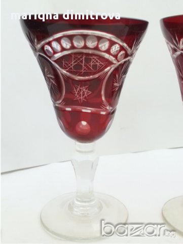 Кристални  чаши цветен червен кристал и гарафа , снимка 6 - Антикварни и старинни предмети - 17470279
