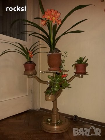 Арт стойка за цветя , свещи или друга декорация или вещи