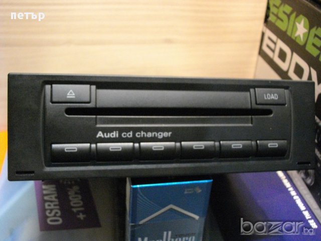 Audi CD Changer-оригинален чейнджър, снимка 1 - Аксесоари и консумативи - 8653376