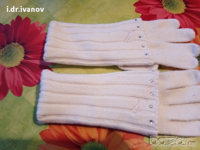 Оригинални дамски ръкавици Puma бели с камъчета, снимка 4 - Шапки - 17015925