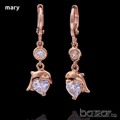 позлатени игриви делфинчета и сърчица