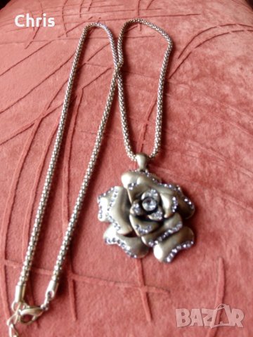 Дамско колие с роза, снимка 4 - Колиета, медальони, синджири - 23514159