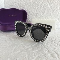 Gucci дамски слънчеви очила с звезди камъни, снимка 3 - Слънчеви и диоптрични очила - 23456402