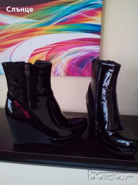 ОРИГИНАЛНИ ДАМСКИ БОТИ - ЛАК, снимка 1