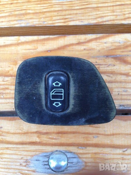 бутон за дясното стъкло Mercedes w210 с номер 534240, снимка 1