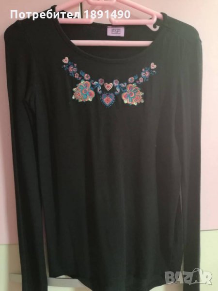 Блуза от трико с машинна бродерия, снимка 1
