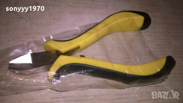 Клещи резач от калена стомана с ергономични гумени дръжки. Дължина - 11.5см.