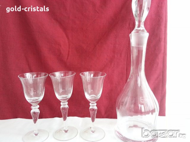 кристална гарафа и 3бр чаши, снимка 1 - Антикварни и старинни предмети - 19990767