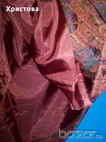 Къса елегантна пола от ефектен релефен плат-с елементи на букле и сатен., снимка 2 - Поли - 14229430