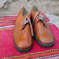 Стари Български обувки Пещера