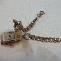 Часовник дамски стар с верижка и панта на капака, снимка 5 - Дамски - 20537531