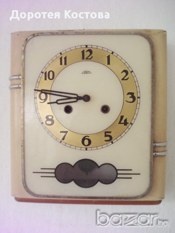 1959 г. Стар дървен часовник за стена, снимка 1 - Антикварни и старинни предмети - 12253679