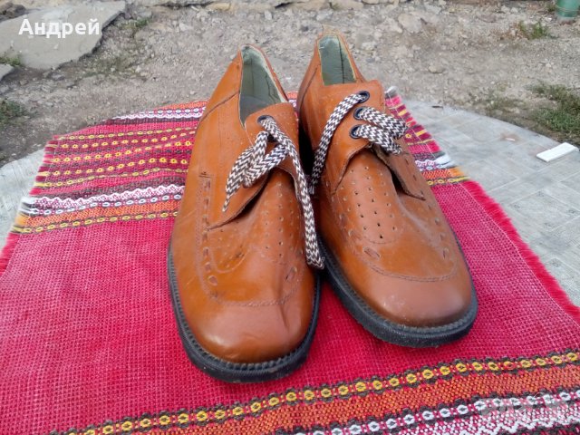 Стари Български обувки Пещера