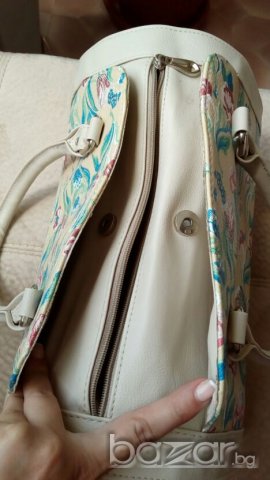 Нова дамска чанта/куфарче, снимка 8 - Куфари - 21260070