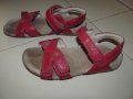 Червени кожени сандали на Clarks №30 или UK 11, снимка 1 - Детски сандали и чехли - 15078608