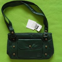 Тъмно зелена дамска чанта, снимка 1 - Чанти - 21710571