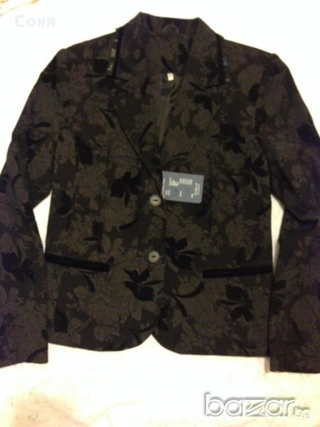 Черен костюм с флорални мотиви, снимка 1