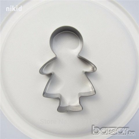 Момиче голям метален резец  с тесто фондан за сладки и бисквитки