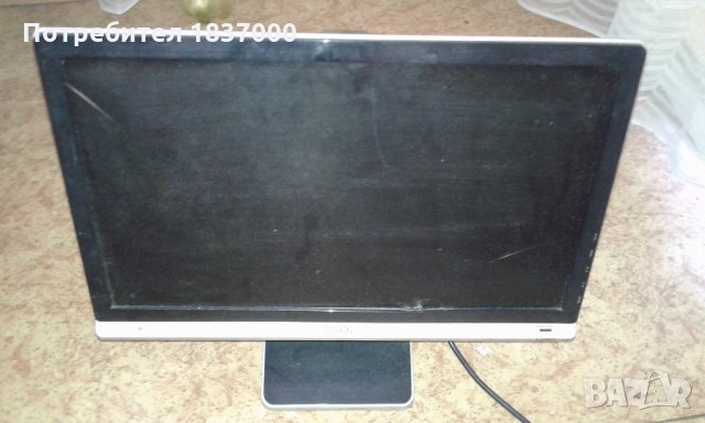 Продавам монитор Бенк,21 инча работи,с пукнат дисплей