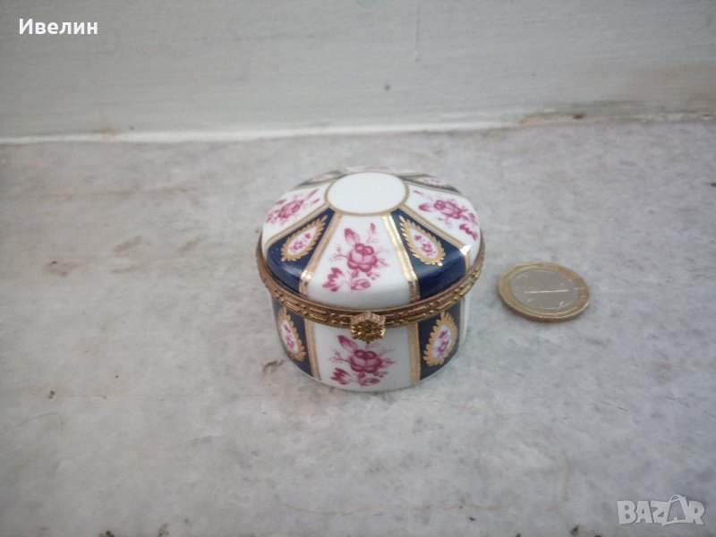стара кутийка от костен порцелан, снимка 1