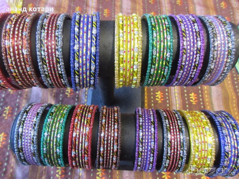 Индийски гривни - стъклени, перлени, пластмасови, снимка 1