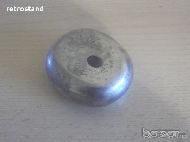 № 362   -  стара малка метална поставка / основа   - размер 7 / 6 / 3 см