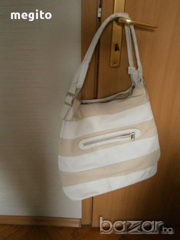 Нова дамска бяла чанта, снимка 1 - Чанти - 16220589