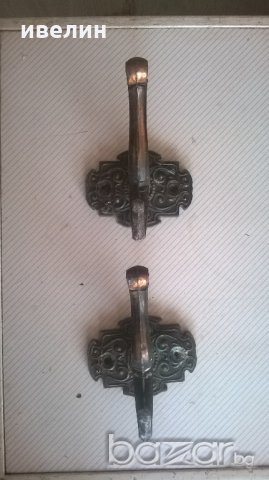 две метални закачалки, снимка 1 - Антикварни и старинни предмети - 18971380