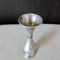 Сребърна вазичка, снимка 1 - Антикварни и старинни предмети - 19597424