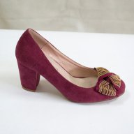 Дамски обувки в бордо със златиста панделка Gal latea , снимка 1 - Дамски ежедневни обувки - 10604734