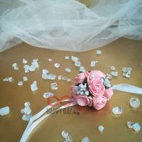 Сватбена бутониера за ръка гривна Селин, снимка 1 - Кетъринг - 20658500