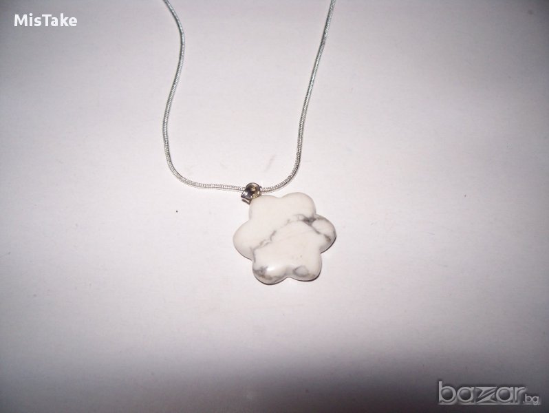 колие Бял тюркоаз, снимка 1