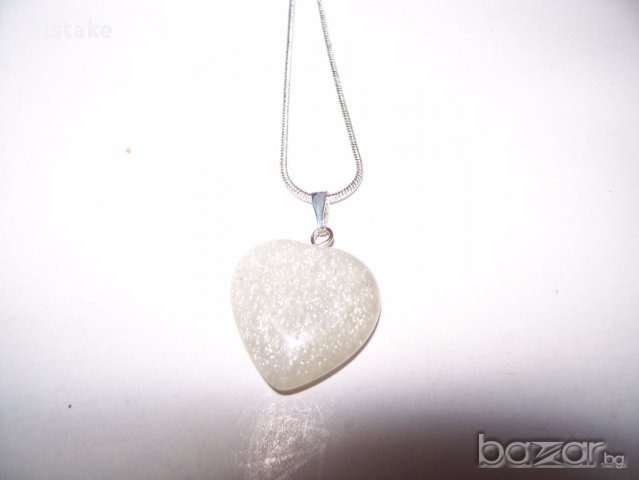 бяло сърце, снимка 2 - Колиета, медальони, синджири - 12944176
