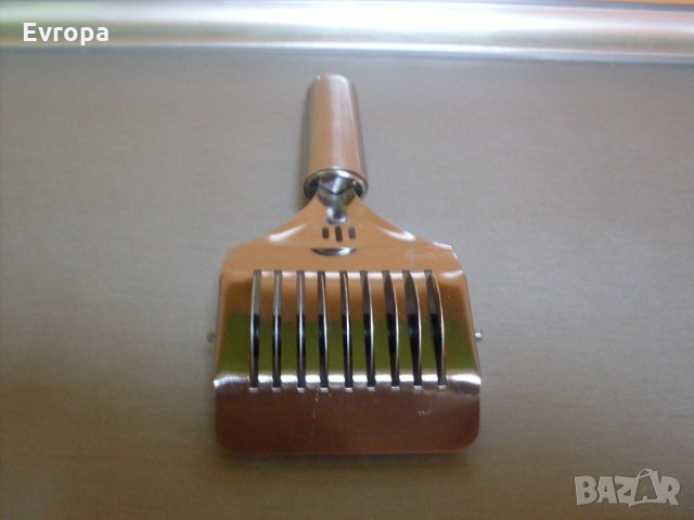 Нож за рязане на паста.