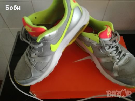Дамски маратонки Nike, снимка 2 - Маратонки - 22020078