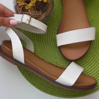 Разпродажба  Нови бели ниски сандали, снимка 1 - Дамски ежедневни обувки - 25465820