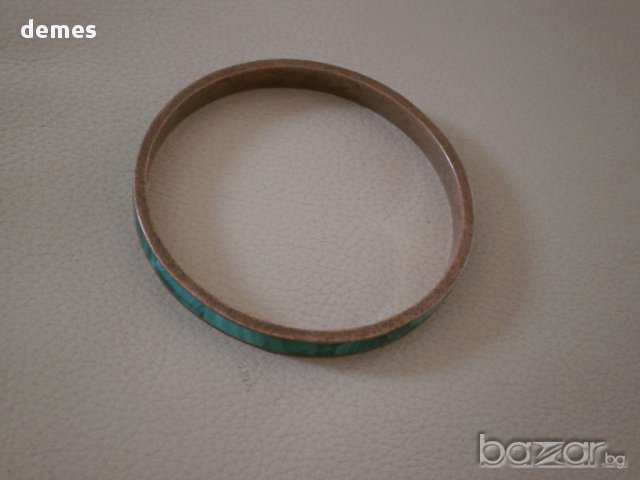 Гривна от малахит и месинг, нова , снимка 2 - Гривни - 16787614