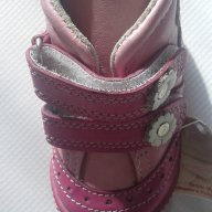 Бебешки обувки за момиче от естествена кожа с лепенки, ортопедични, снимка 3 - Бебешки обувки - 9897571