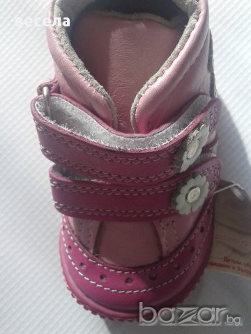 Бебешки обувки за момиче от естествена кожа с лепенки, ортопедични, снимка 3 - Бебешки обувки - 9897571