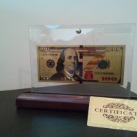 Сувенири 100 златни долара банкноти в стъклена поставка , снимка 1 - Други ценни предмети - 20607537