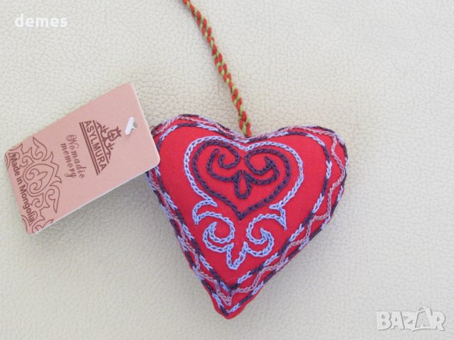 Автентично текстилно сърце с казахски национални мотиви